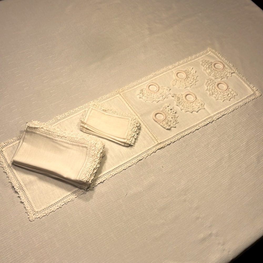 Gorgeous Vintage Crochet Set - Picture 13 of 16